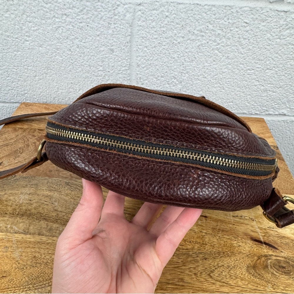 Portland Leather Goods Circle Crossbody Bag – Pebbled Leather Brown - Picture 7 of 16